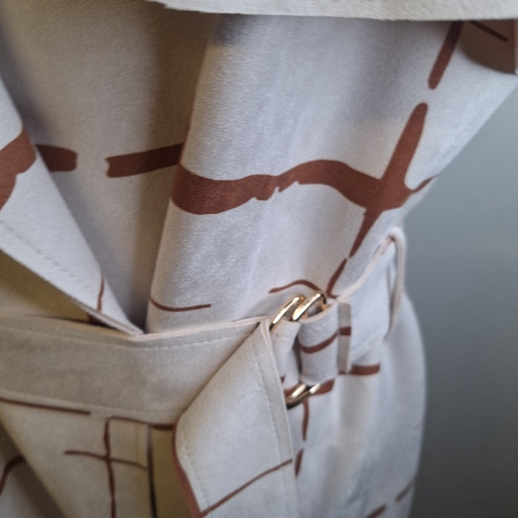 Bellivera Faux Suede Graphic Wrap Dress W/Belt Size Med - Picture 4 of 12